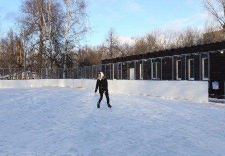Первый каток с искусственным льдом появился этой зимой в районе Свиблово