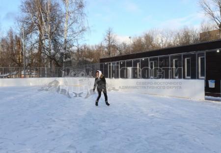 Первый каток с искусственным льдом появился этой зимой в районе Свиблово