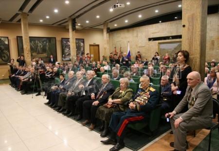 Ветеранам СВАО начали вручать медали к 75-летию Победы